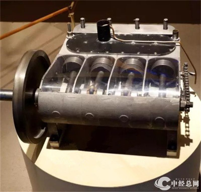 1713790875721467.jpg 莱特兄弟“飞行者一号”发动机.jpg