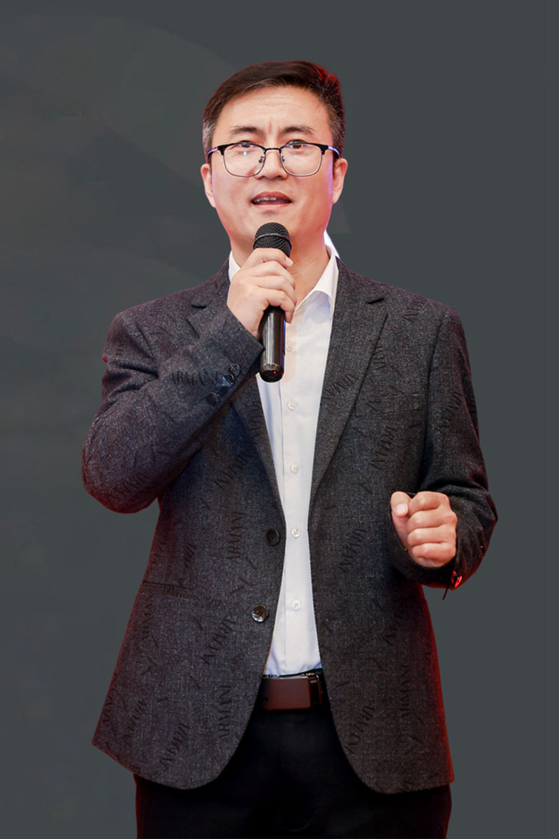 王海珠 单人照 背景单色副本_副本.jpg